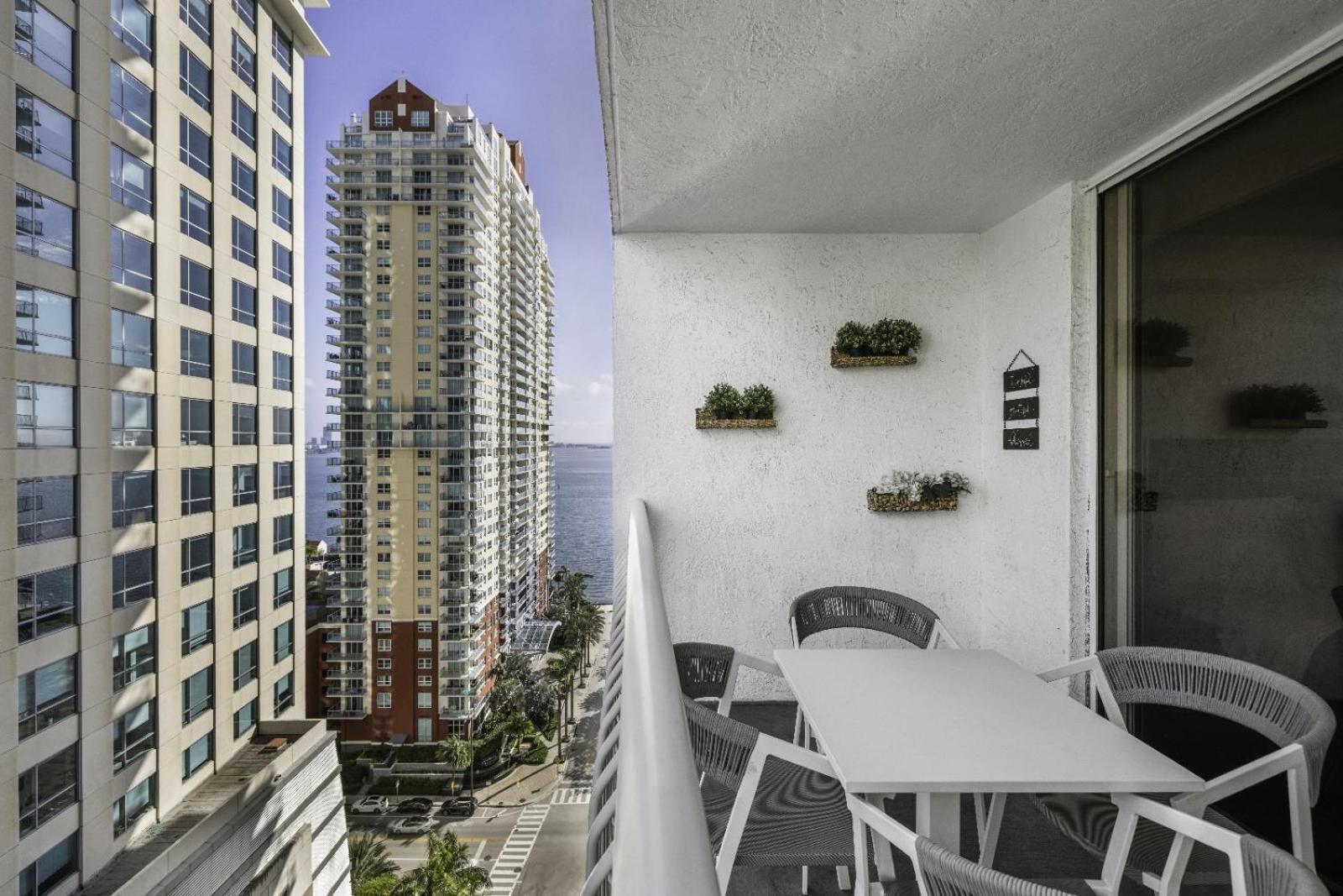 Studios In Brickell With Pool, Gym, Free Parking And Game Room Miami Oda fotoğraf